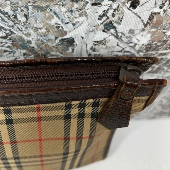 Burberry Zip Pouch - Picture 5 of 14